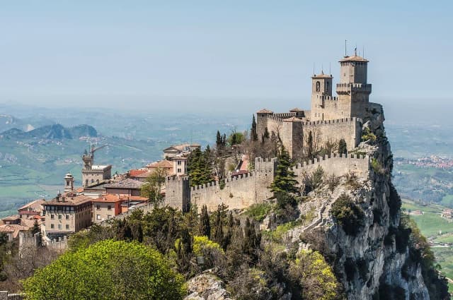 San Marino atrakcje: odkryj najciekawsze miejsca, które musisz zobaczyć San Marino atrakcje: odkryj najciekawsze miejsca, które musisz zobaczyć