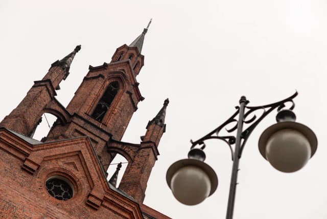 Gdzie leży Kaliniec z Nocy i Dni? Odkryj jego prawdziwe miejsce w Kaliszu Gdzie leży Kaliniec z Nocy i Dni? Odkryj jego prawdziwe miejsce w Kaliszu