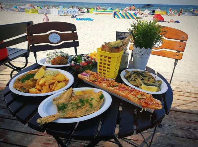 Gdzie zjeść w Dębkach? Najlepsze restauracje i smaki na wyciągnięcie ręki Gdzie zjeść w Dębkach? Najlepsze restauracje i smaki na wyciągnięcie ręki